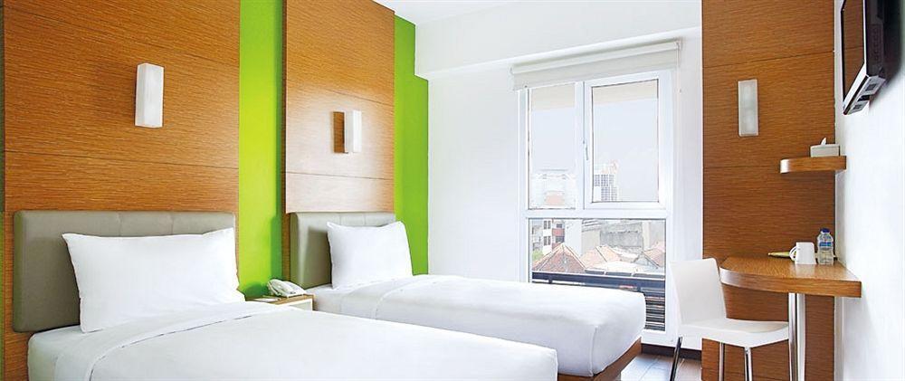 Amaris Hotel Dr. Susilo Grogol Джакарта Экстерьер фото