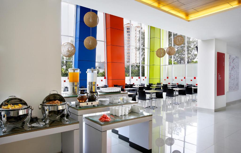 Amaris Hotel Dr. Susilo Grogol Джакарта Экстерьер фото