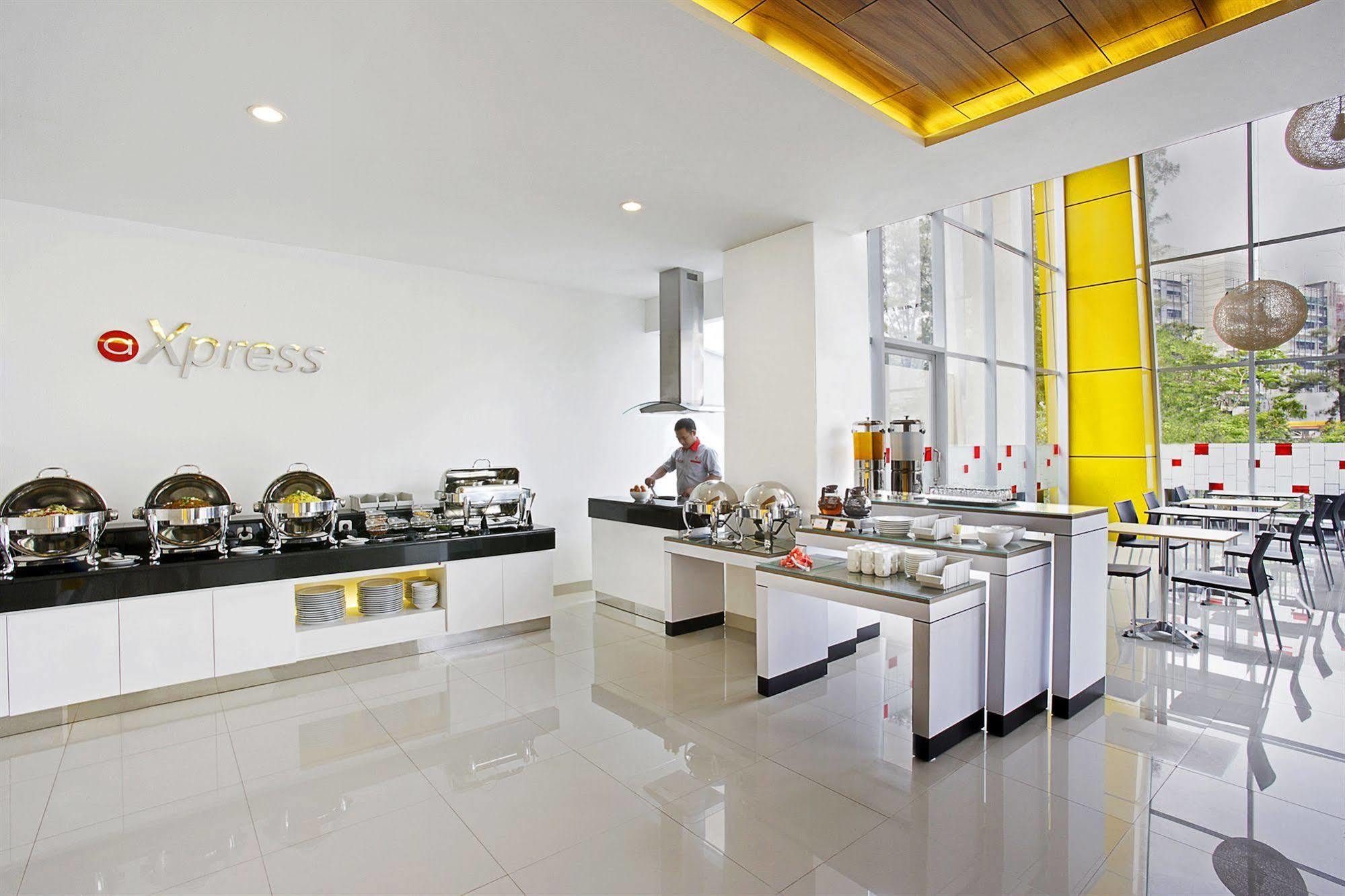 Amaris Hotel Dr. Susilo Grogol Джакарта Экстерьер фото